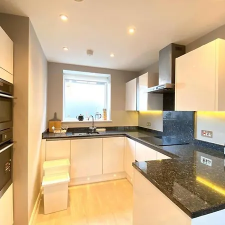 Deluxe Modern Townhouse Near Cabot Circus By Bijou Boutique *