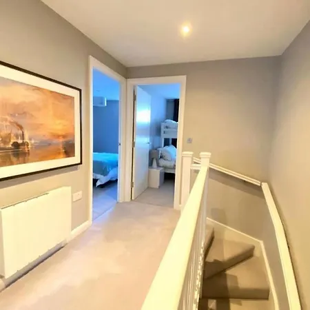 Deluxe Modern Townhouse Near Cabot Circus By Bijou Boutique *