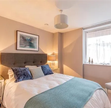 Deluxe Modern Townhouse Near Cabot Circus By Bijou Boutique Bristol